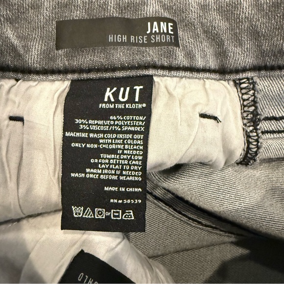 Kut from the Kloth Jane High Rise Gray Wash Jean Shorts Frayed Distressed 12 - Picture 5 of 8